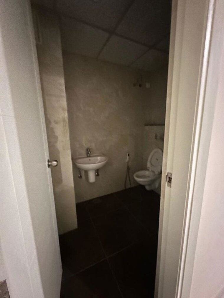 Bathroom, singhpura 1 Bedroom 1200 Sq.Ft. Builder Floor In Singhpura Zirakpur 10583133