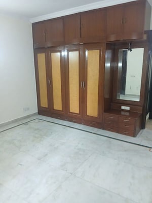 Room in 3 BHK Builder Floor at Kalkaji – for Rent