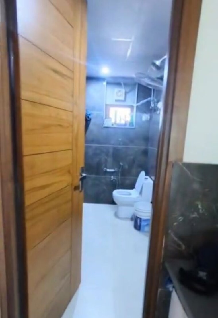 Bathroom, bptp-parkland-pride 3 Bedroom 190 Sq.Yd. Builder Floor In Sector 77 Faridabad 10583134
