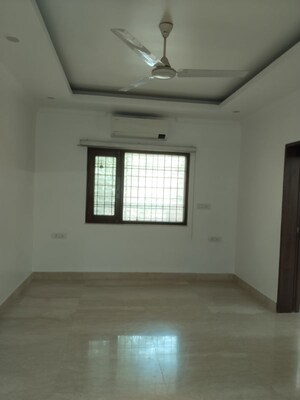 Room in 3 BHK Builder Floor at Sarita Vihar – for Rent