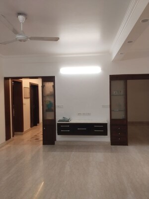 Room in 3 BHK Builder Floor at Sarita Vihar – for Rent