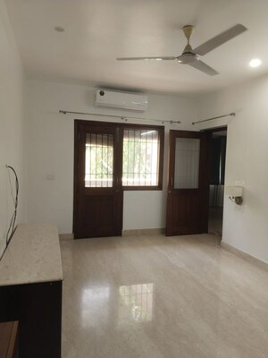 Room in 3 BHK Builder Floor at Sarita Vihar – for Rent