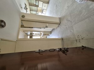 Room in 3.5 BHK Apartment at Mayur Vihar – for Sale
