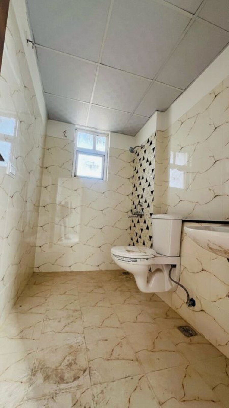 Bathroom, klj-greens 3.5 Bedroom 1800 Sq.Ft. Apartment In Sector 77 Faridabad 10573270