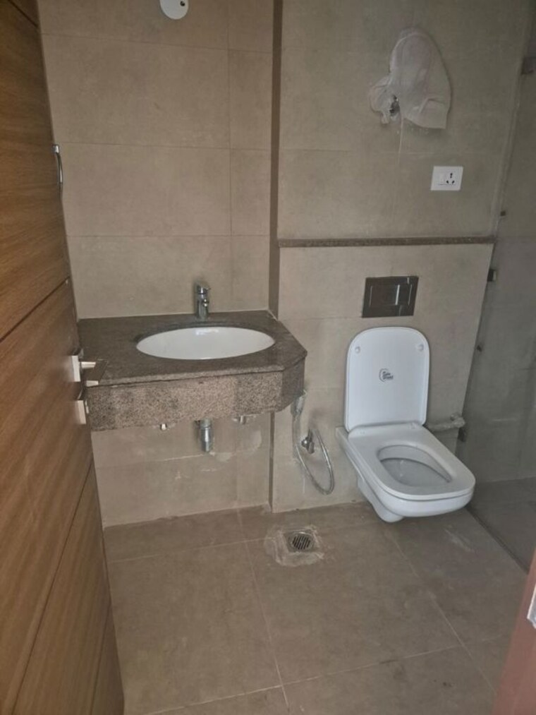 Bathroom, godrej-meridien 3 Bedroom 2002 Sq.Ft. Apartment In Sector 106 Gurgaon 10583174