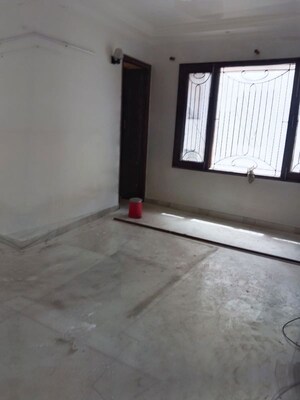 Room in 4 BHK Builder Floor at Safdarjung Development Area – for Rent