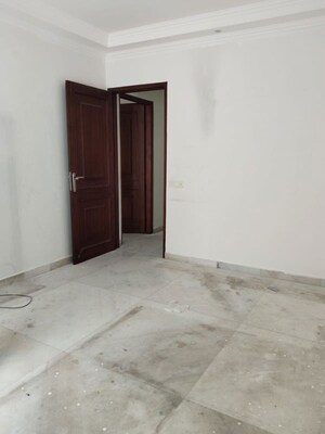 Room in 4 BHK Builder Floor at Safdarjung Development Area – for Rent