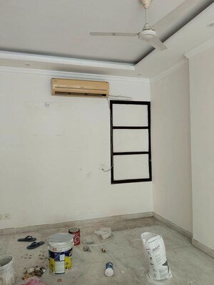 Room in 4 BHK Builder Floor at Safdarjung Development Area – for Rent
