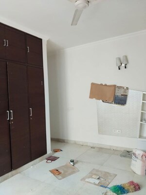 Room in 4 BHK Builder Floor at Safdarjung Development Area – for Rent