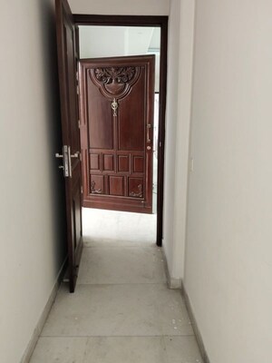 4 BHK Builder Floor – Entrance View at Safdarjung Development Area - for Rent