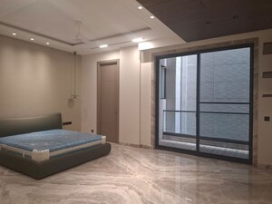 Room in 4 BHK Apartment at Safdarjung Enclave – for Rent