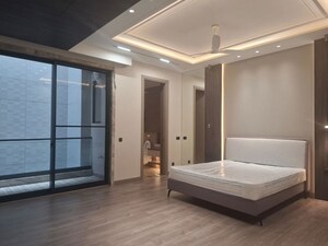 Room in 4 BHK Apartment at Safdarjung Enclave – for Rent
