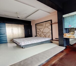 Room in 2 BHK Apartment at Dadar East – for Rent