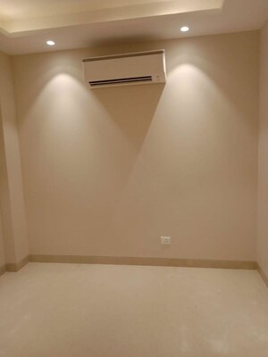 Room in 4 BHK Builder Floor at Malviya Nagar – for Rent