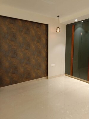 Room in 4 BHK Builder Floor at Malviya Nagar – for Rent