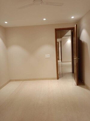 Room in 4 BHK Builder Floor at Malviya Nagar – for Rent