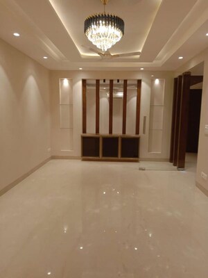 Room in 4 BHK Builder Floor at Malviya Nagar – for Rent