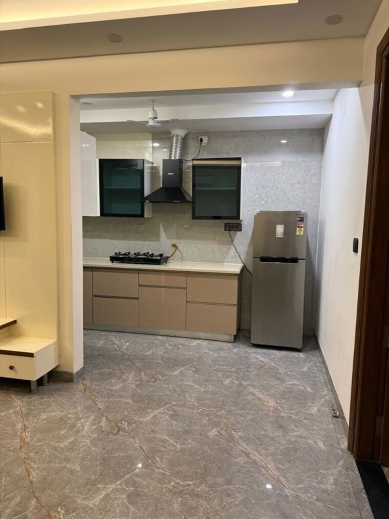  Parking, south city 1 3 Bedroom 2000 Sq.Ft. Builder Floor In South City 1 Gurgaon 10583236