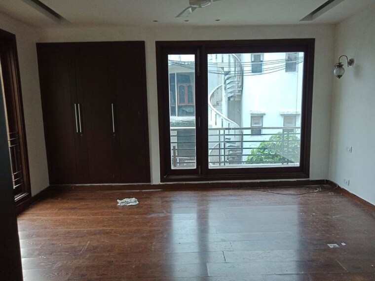 Room, new friends colony 4 Bedroom 500 Sq.Yd. Builder Floor In New Friends Colony Delhi 10583221
