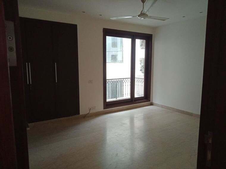 Room, new friends colony 4 Bedroom 500 Sq.Yd. Builder Floor In New Friends Colony Delhi 10583221