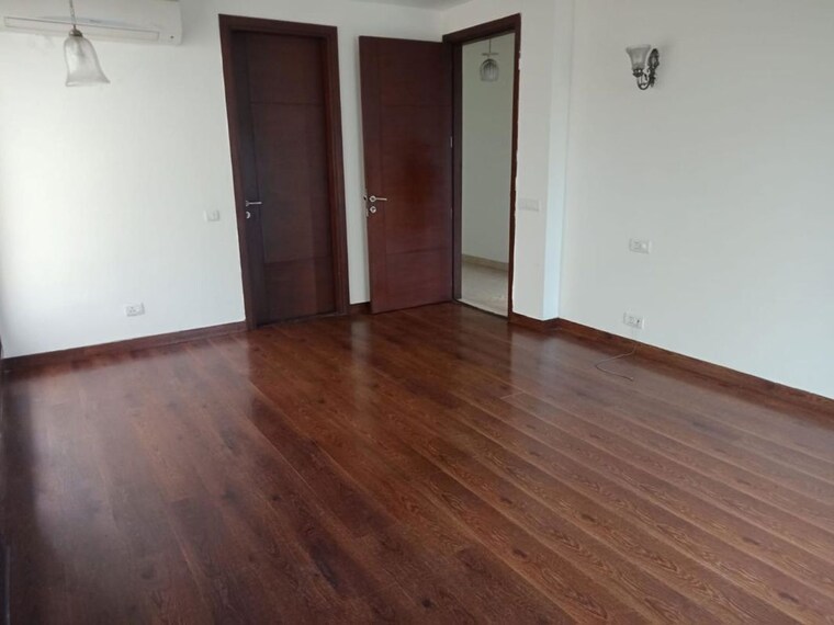Room, new friends colony 4 Bedroom 500 Sq.Yd. Builder Floor In New Friends Colony Delhi 10583221