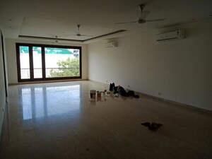 Room in 4 BHK Builder Floor at New Friends Colony – for Sale