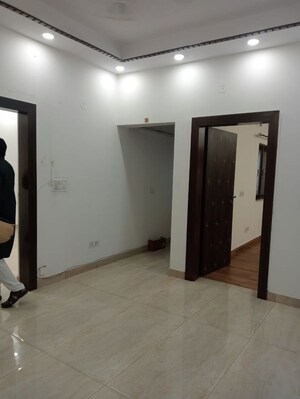 Room in 3 BHK Apartment at Amrapali Sapphire, Sector 45 – for Rent