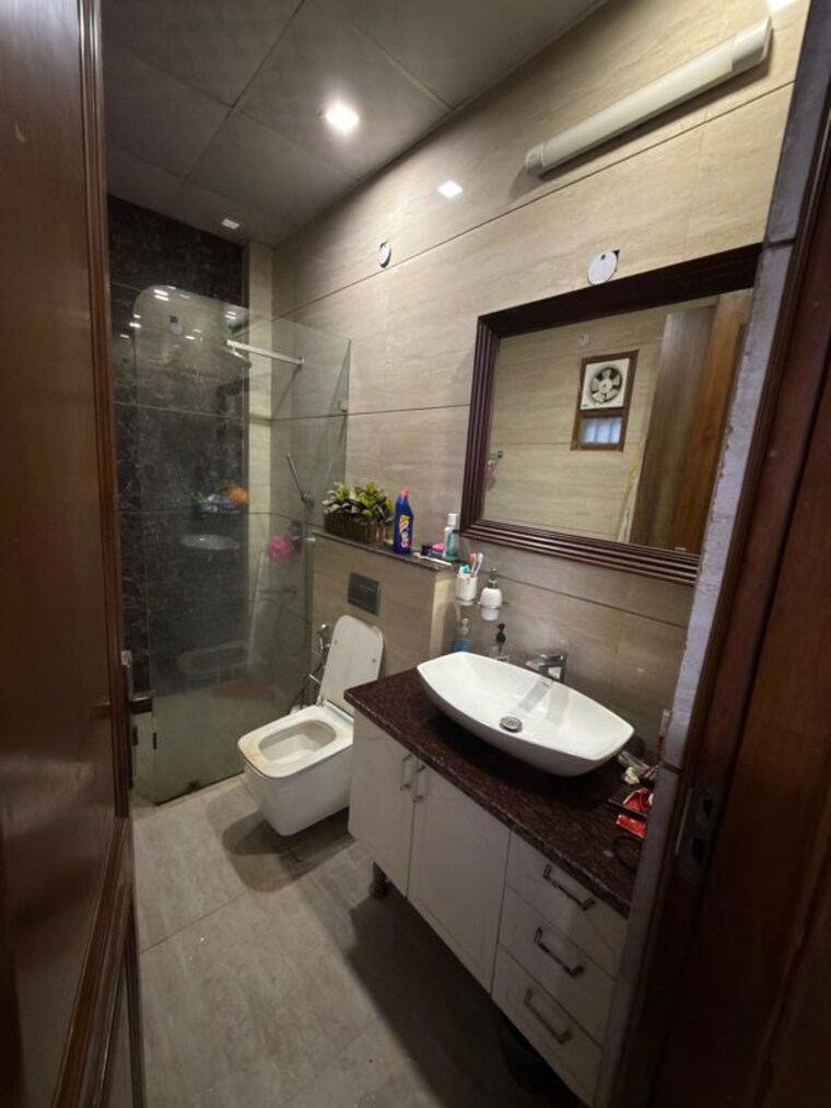 Bathroom, south city 1 3 Bedroom 2100 Sq.Ft. Builder Floor In South City 1 Gurgaon 10583261