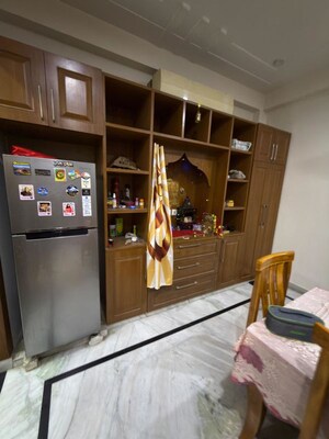Parking in 3 BHK Builder Floor at South City 1 – for Rent