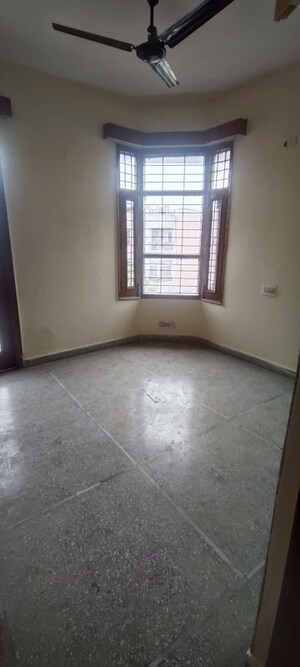 Room in 3 BHK Apartment at Sector 5 – for Rent