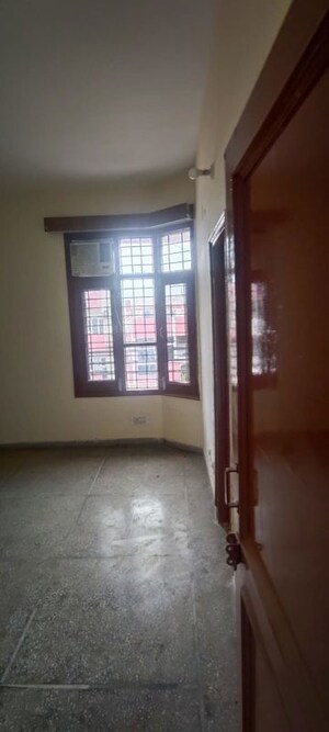 Room in 3 BHK Apartment at Sector 5 – for Rent