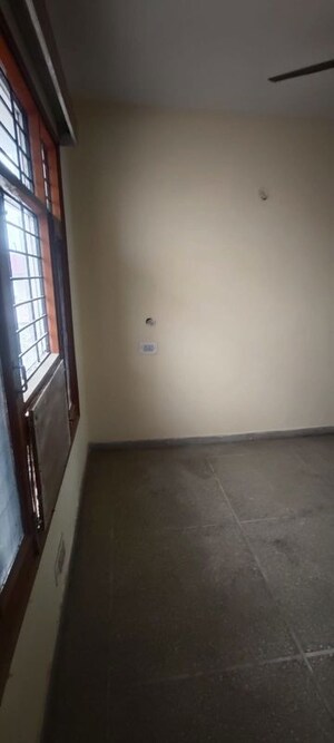Room in 3 BHK Apartment at Sector 5 – for Rent