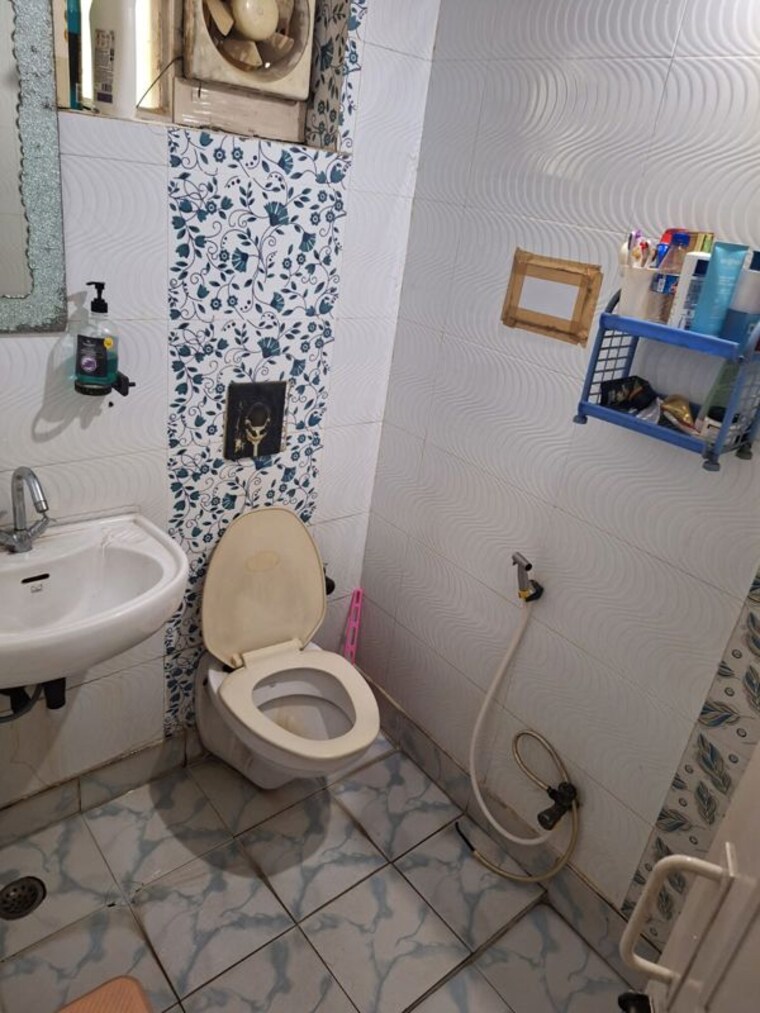 Bathroom, amrapali-sapphire 3 Bedroom 1890 Sq.Ft. Apartment In Sector 45 Noida 10583289
