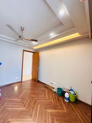 Furnished Amenities in 4 BHK Builder Floor at East Of Kailash – for Sale