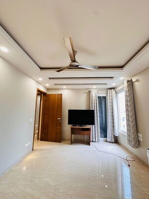 Furnished Amenities in 4 BHK Builder Floor at East Of Kailash – for Sale