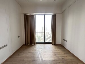 Room in 4 BHK Apartment at Rustomjee Crown, Prabhadevi – for Rent
