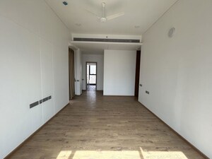 Room in 4 BHK Apartment at Rustomjee Crown, Prabhadevi – for Rent