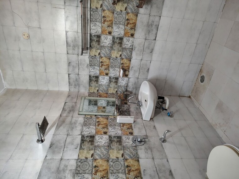 Bathroom, pir machalla 2 Bedroom 900 Sq.Ft. Builder Floor In Pir Machalla Zirakpur 10583355