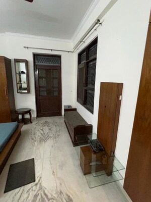 Room in 4 BHK Builder Floor at Naraina – for Rent