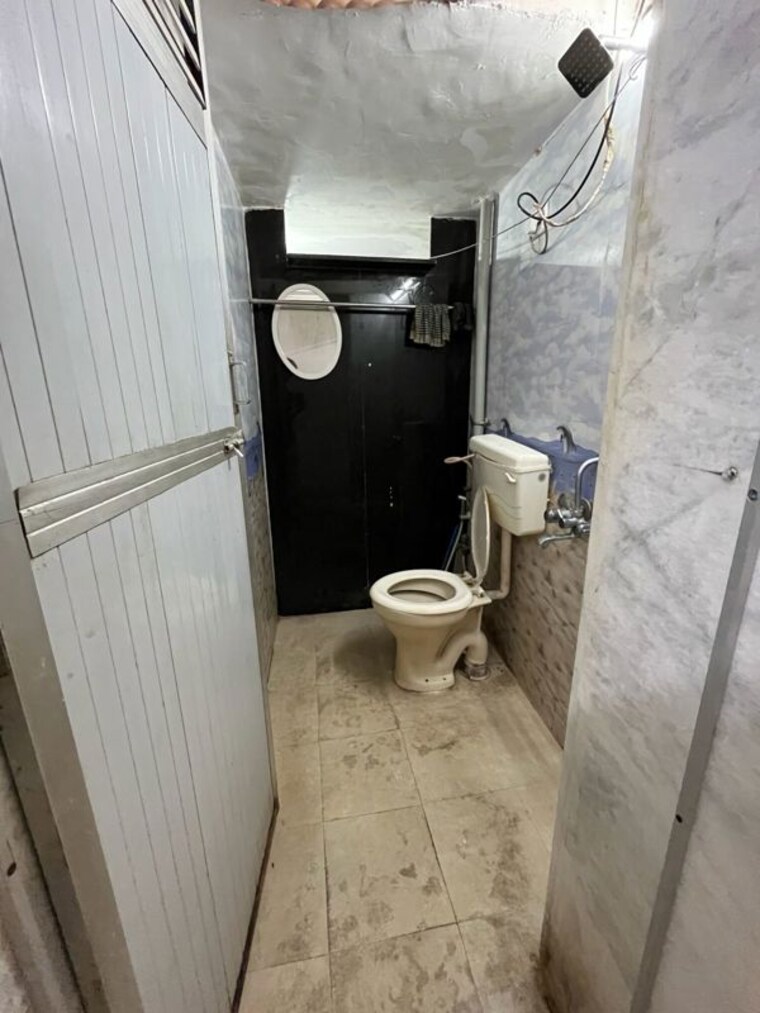 Bathroom, dhake-nagar-chs 1 RK 434 Sq.Ft. Apartment In Andheri West Mumbai 10583388