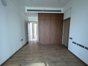 Room in 4 BHK Apartment at Rustomjee Crown, Prabhadevi – for Rent