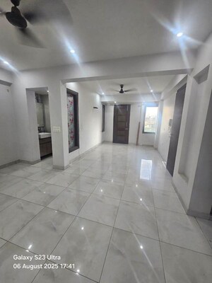 Building Lobby in 3.5 BHK Apartment at Ardee City Palm Grove Heights, Sector 52 – for Rent