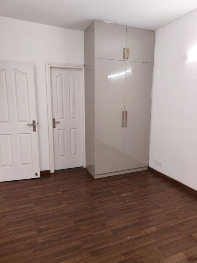 Room, bptp-park-81 3.5 Bedroom 2700 Sq.Ft. Apartment In Sector 81 Faridabad 10583404