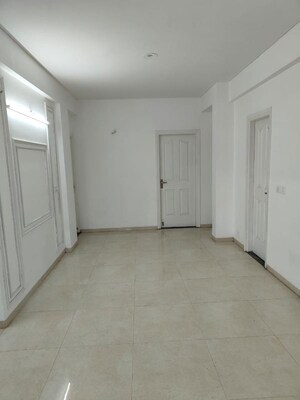 Room in 3.5 BHK Apartment at BPTP Park 81, Sector 81 – for Rent