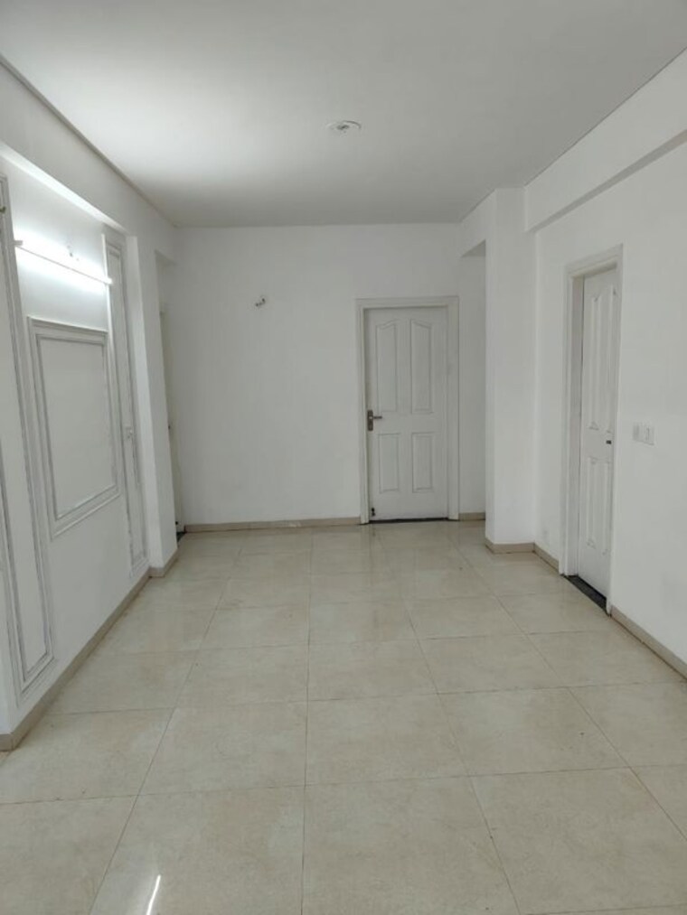 Room, bptp-park-81 3.5 Bedroom 2700 Sq.Ft. Apartment In Sector 81 Faridabad 10583404