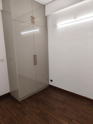 Room in 3.5 BHK Apartment at BPTP Park 81, Sector 81 – for Rent