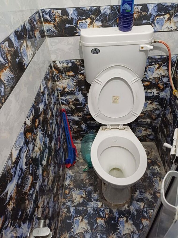 Bathroom, rabale Pg For Boys & Girls In Rabale 10583410