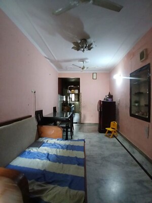 Living Room in 2.5 BHK Builder Floor at Spring Field, Sector 31 – for Sale