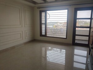 Room in 3 BHK Builder Floor at Parklands, Sector 85 – for Rent