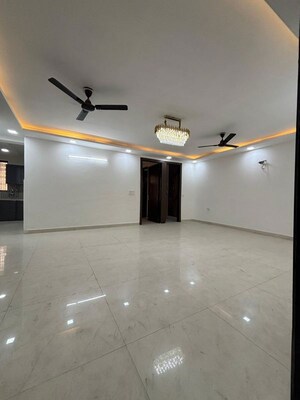 Room in 4 BHK Builder Floor at Parklands, Sector 85 – for Sale